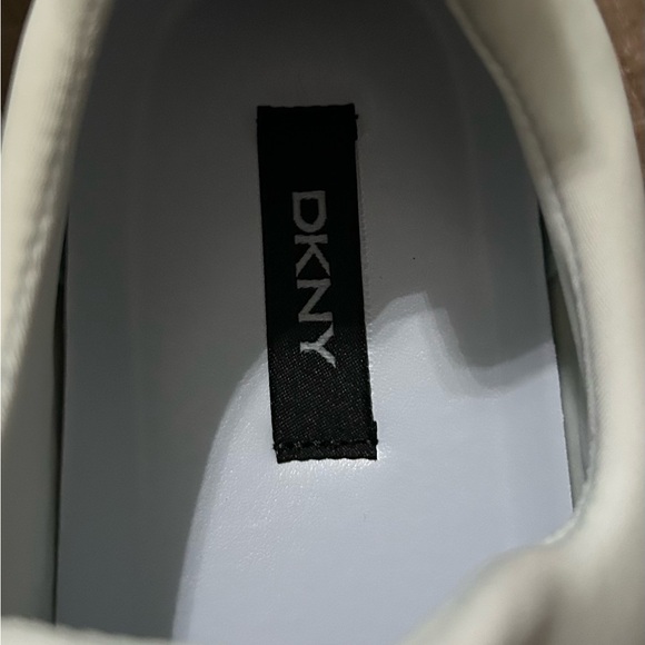 🔥DKNY 🔥Creamy White Slip-On Sneakers with Chunky Sole Womens 9.5 - Picture 6 of 6